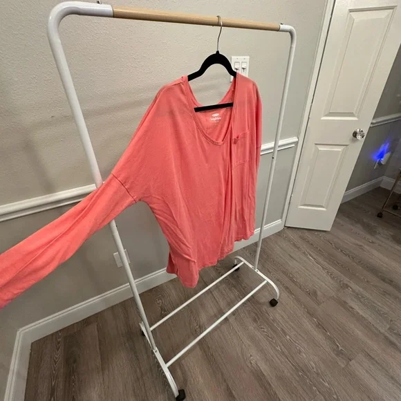 Old Navy XXL Coral Boyfriend Tee - Picture 4 of 4